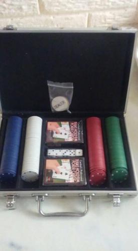vendo juego de poker semi nuevo naipes  nuevo - Imagen 1