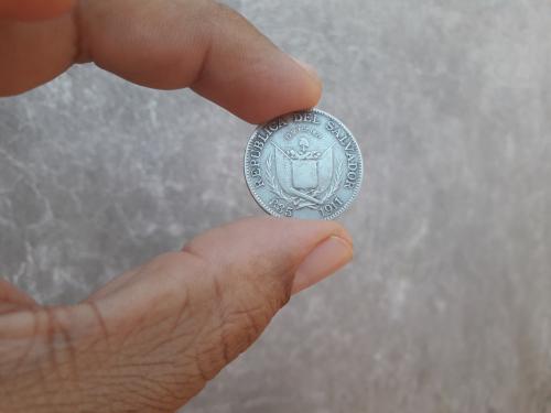 Vendo moneda 025 centavos de plata El Salvad - Imagen 1