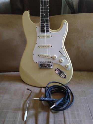 Vendo una Squier Stratocaster 145  Hecha en - Imagen 1