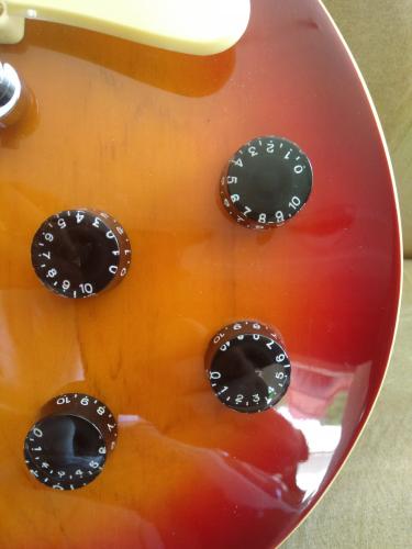 Vendo guitarra eléctrica estilo Les Paul 23 - Imagen 3