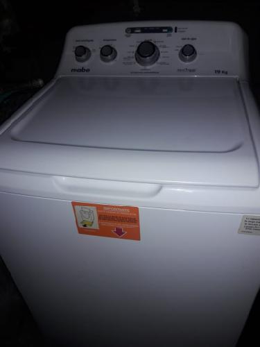 Se vende lavadora esta como nueva hagan sus  - Imagen 2
