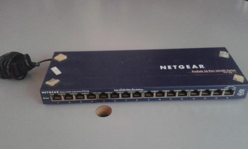 Vendo switch de redes conectores RJ45 funcion - Imagen 1