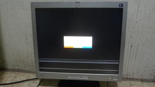 Monitor HP LCD de 15 pulgadas con detalle de  - Imagen 1