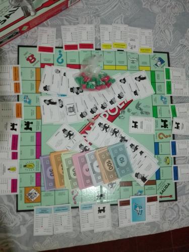 Vendo monopoli con todas sus piezas 25 trato - Imagen 1