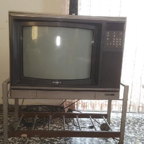tv sony triniton funcionando con mesa incorpo - Imagen 1