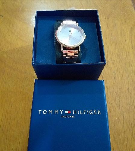 Reloj Tommy Hilfiger para dama 100% autentico - Imagen 3