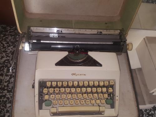 maquinas de escribir y co tometros usados en  - Imagen 2