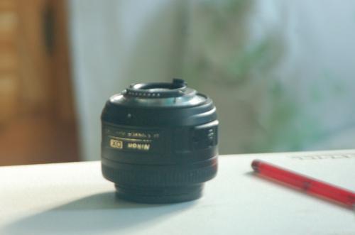 Vendo lente nikon 35mm DX 118 fijo Interesa - Imagen 1