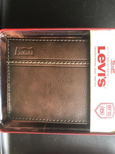 billetera Levis en caja metalica nueva 25 73 - Imagen 1
