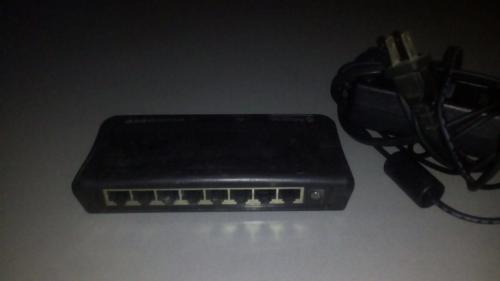 Vendo switch Advantek para redes conectores R - Imagen 1