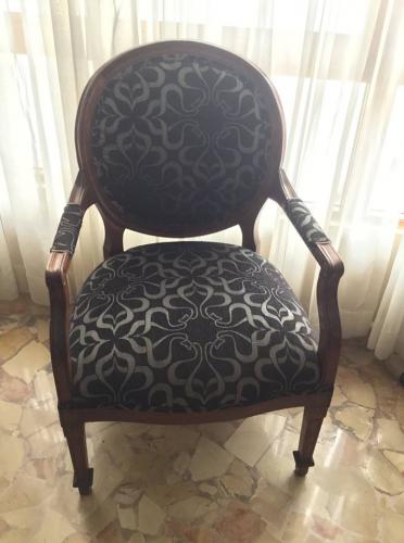 Vendo par de sillas Luis XV buen estado 150  - Imagen 1
