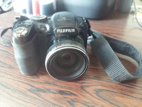 Cmara digital Fujifilm FinePix S1800 de 12 - Imagen 2