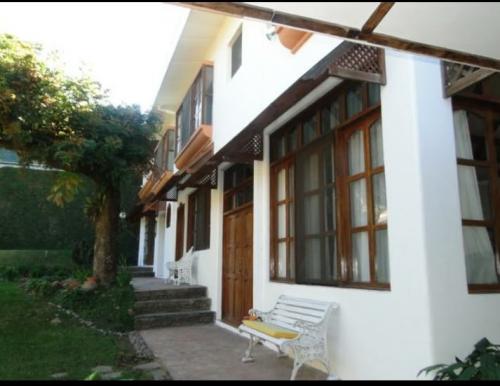 Alquilo hermosa casa en Lomas de Altamira Pre - Imagen 3