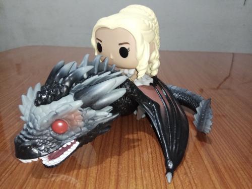 Funkos POP de Daenerys Targaryen y Drogon de  - Imagen 1