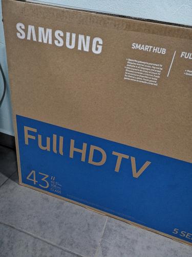 Vendo Smart TV Samsung HD43