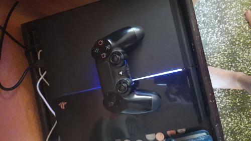Vendo Playstation 4 con un control 200 nego - Imagen 2