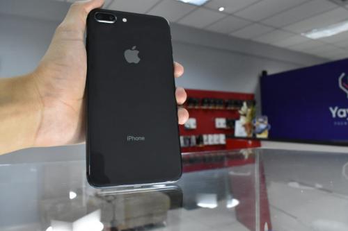 iPhone 8 PLUS  64GB RAM 3 GB Color: Negro Cub - Imagen 1