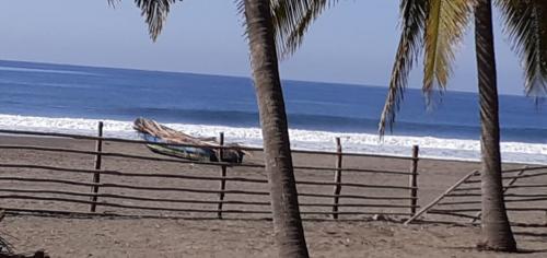 barra de santiago a orilla de playa en el pob - Imagen 2