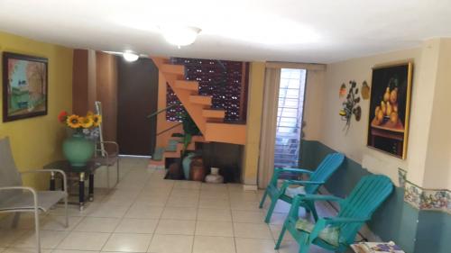Alquilo apartamento en zona Universidad Nacio - Imagen 1