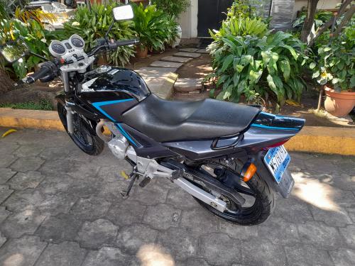 Vendo moto honda twister 250 año 2014 con 35 - Imagen 2