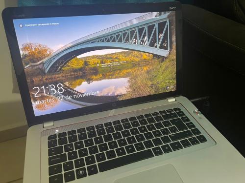 Vendo Laptop HP Envy15 procesador i7 con 8 d - Imagen 1