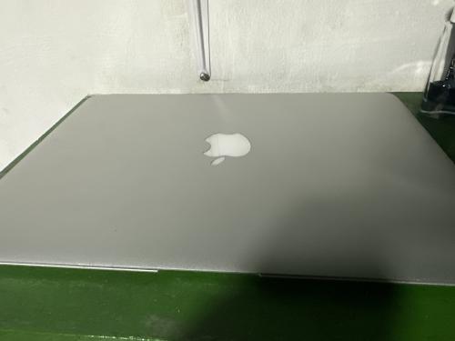 Vendo MacBook Air 2010 late funciona perfecta - Imagen 1