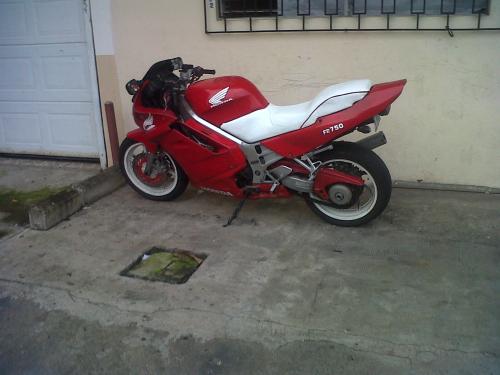 Urge vender moto honda ninja 750 vfr aÑo 91  - Imagen 1