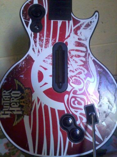 Se vende Guitarra Aerosmith + Guitar Hero 5 y - Imagen 2