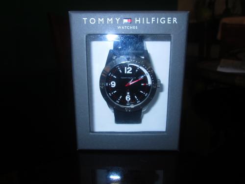 Vendo reloj nuevo Tommy Hilfiger negro Resis - Imagen 2