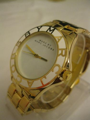  un reloj para dama marca MARC JACOB color D - Imagen 2