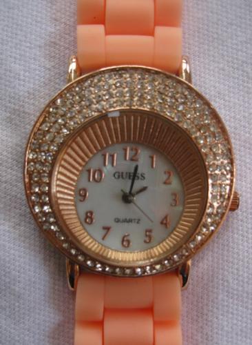  reloj para dama marca GUCCI color VERDE Y S - Imagen 1