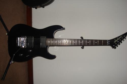 Vendo Guitarra Jackson Js30 con sistema Floyd - Imagen 3